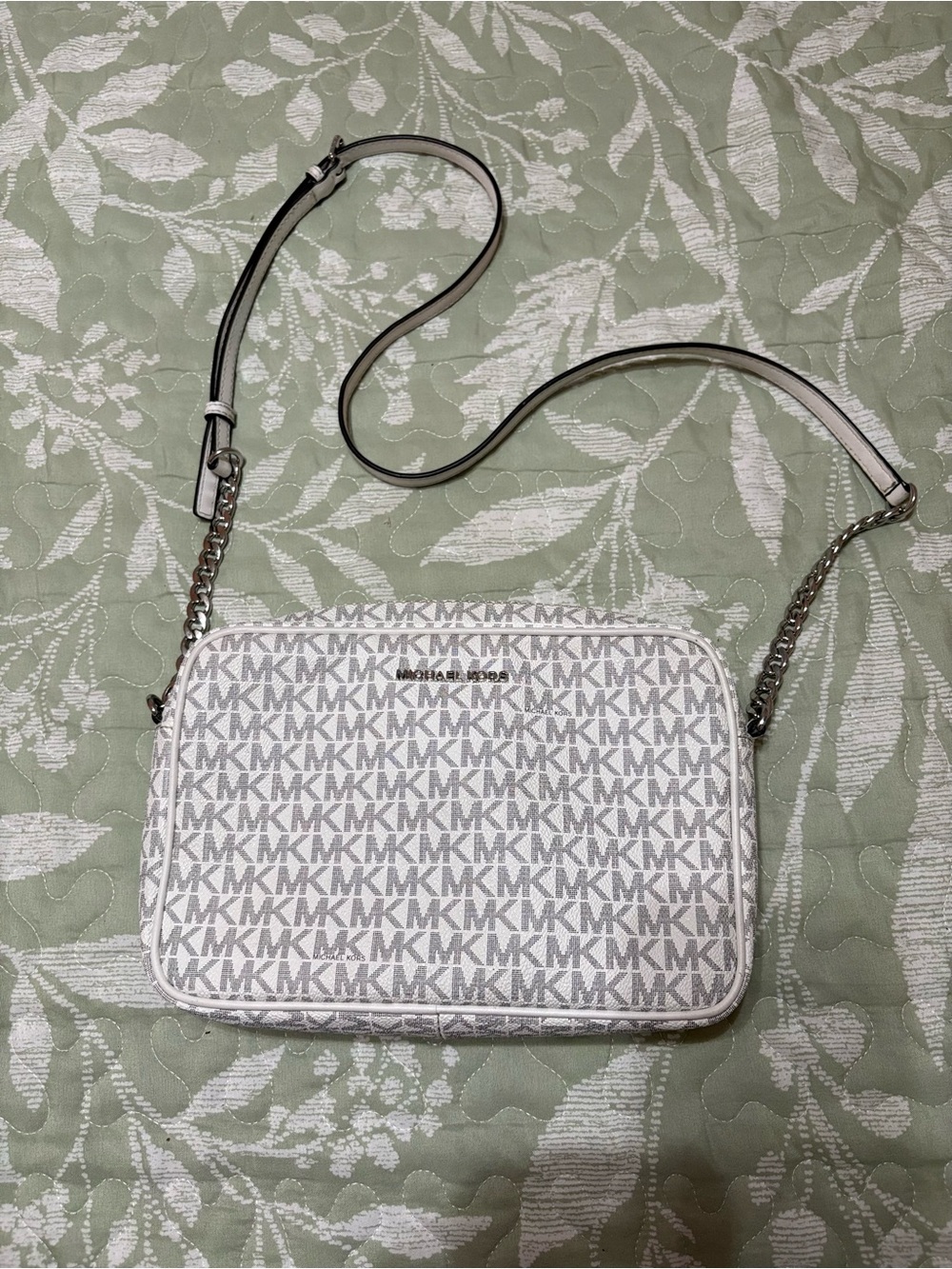 Michael Kors Jet Set Large East West Crossbody Optic White / Black